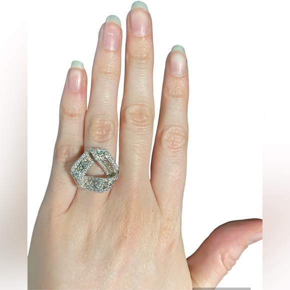 Triangle Greek Key Ring - Picture 4 of 4